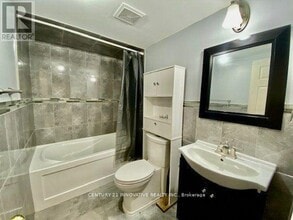 66 Juglans Crescent in Whitchurch-Stouffville, ON - Building Photo - Building Photo