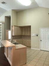 5642 Lipes Blvd in Corpus Christi, TX - Building Photo - Building Photo
