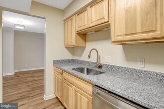 3800 Fairfax Dr, Unit 612 in Arlington, VA - Building Photo - Building Photo