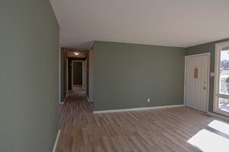 1500 SW Clontarf St in Topeka, KS - Foto de edificio - Building Photo