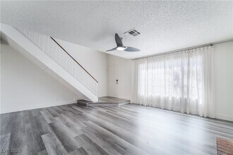 8644 Trafalgar Dr in Las Vegas, NV - Building Photo - Building Photo