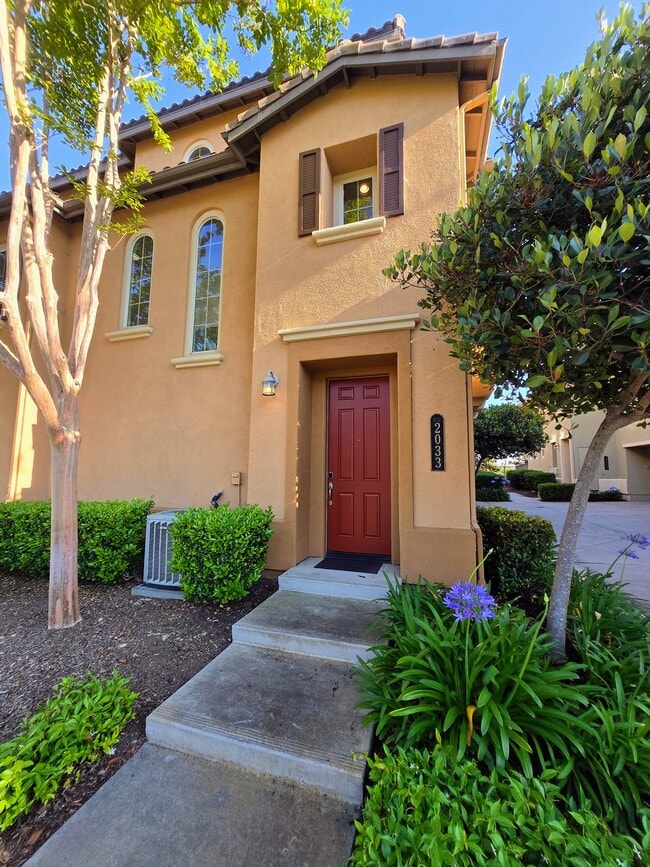 2033 Silverado St