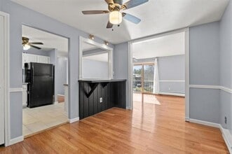 132 English Village Rd in Manchester, NH - Building Photo - Building Photo