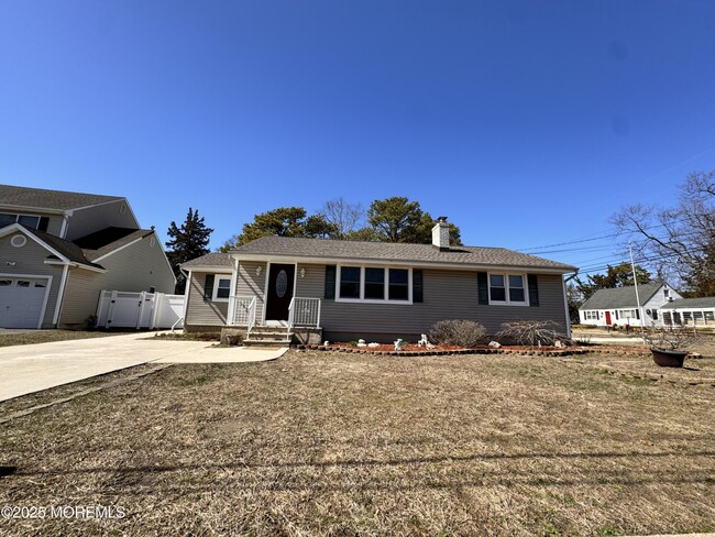 24 Hollybrook Dr in Toms River, NJ - Building Photo - Building Photo
