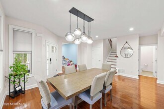 2 Gonzalez Dr in Old Bridge, NJ - Foto de edificio - Building Photo