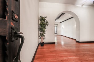 141 N Orange Dr in Los Angeles, CA - Building Photo - Building Photo