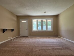 5675 Livingston Dr in Fayetteville, NC - Building Photo - Building Photo
