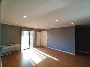 2245 Nichols Rd, Unit B in Arlington Heights, IL - Foto de edificio - Building Photo