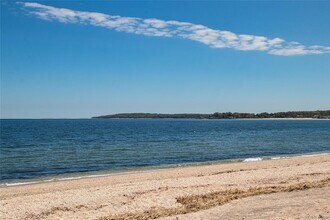 4 Shorewood Dr in Bayville, NY - Building Photo - Building Photo