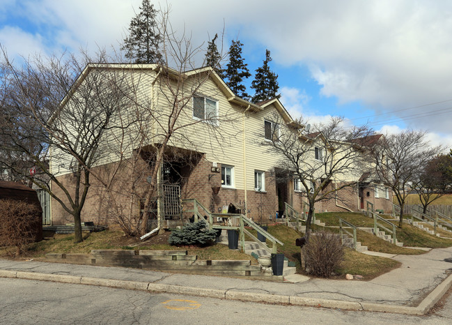 40-45 Osborne St in Cambridge, ON - Building Photo - Primary Photo