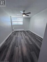 15 Nicklaus Dr in Hamilton, ON - Building Photo - Building Photo