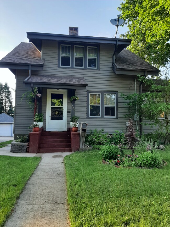 329 E 3rd St in Albert Lea, MN - Foto de edificio - Building Photo