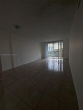 9460 Fontainebleau Blvd in Miami, FL - Building Photo - Building Photo