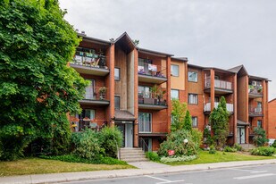 3552 Notre-Dame Boul in Laval, QC - Building Photo
