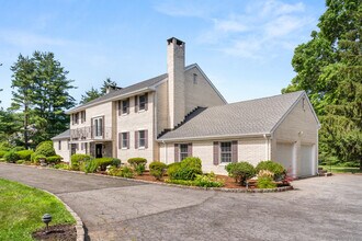 66 Middle Ridge Rd in New Canaan, CT - Building Photo - Building Photo