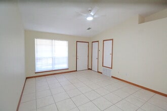 3355 Green Briar Cir in Gulf Breeze, FL - Foto de edificio - Building Photo