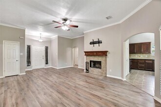 1411 Briarcliff St in Conroe, TX - Building Photo - Building Photo