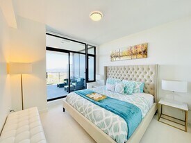 1502-1588 Johnston Rd in White Rock, BC - Building Photo