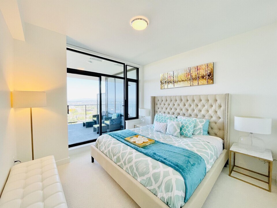 1502-1588 Johnston Rd in White Rock, BC - Building Photo