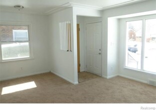 17694 Fox in Redford, MI - Foto de edificio - Building Photo