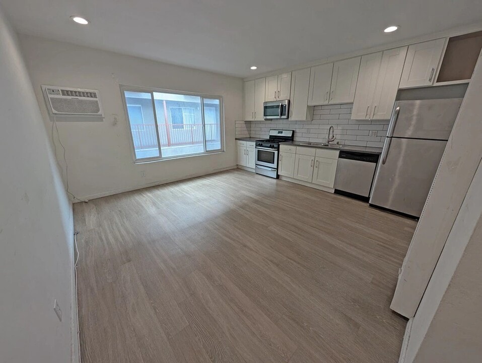 6142 Eleanor Ave in Los Angeles, CA - Building Photo