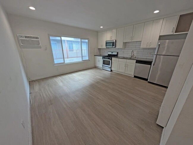 6142 Eleanor Ave