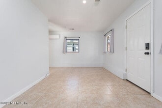 4072 Spring Park Cir in Jacksonville, FL - Building Photo - Building Photo