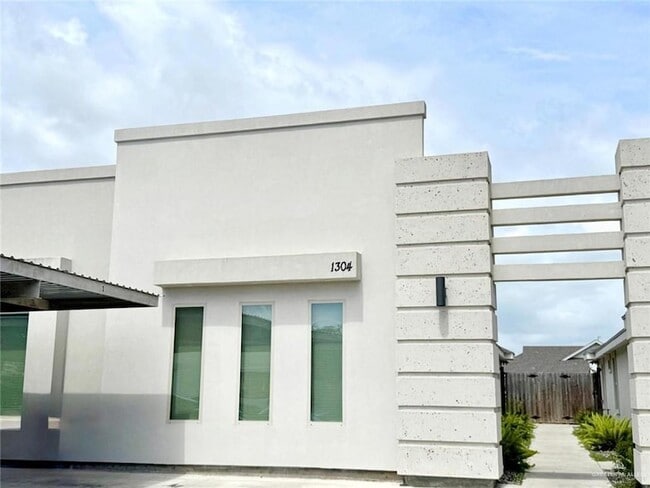 property at 1304 Alta Vista Dr