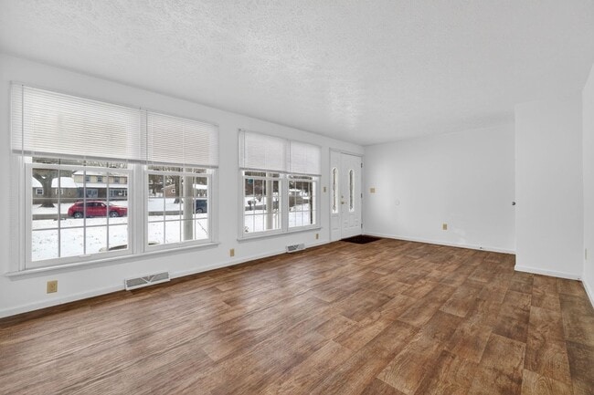 6644 Ravenwood Ave NW