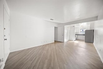 320 E 4th St in Arlington, TX - Building Photo - Building Photo