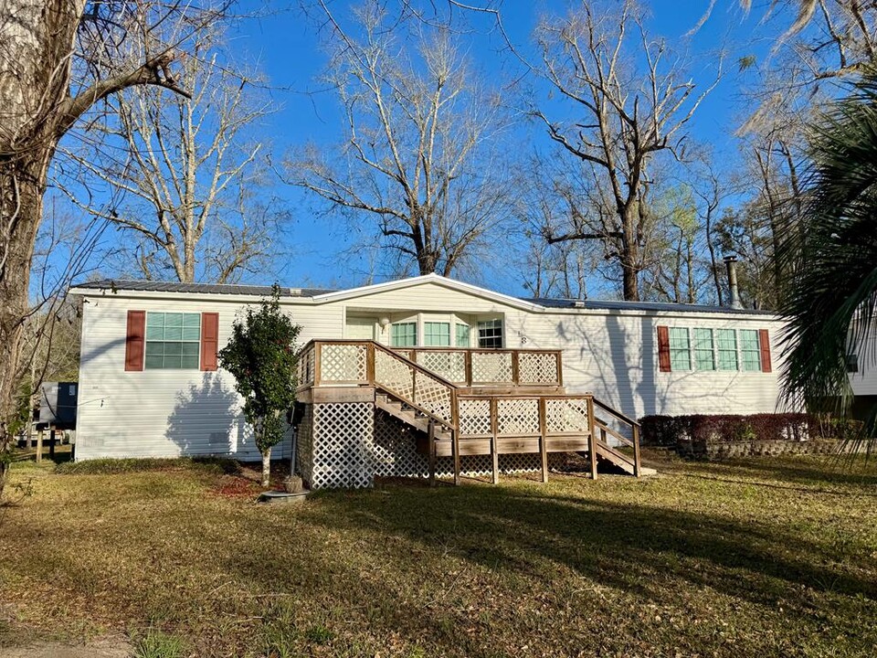 130 Oak St in Wewahitchka, FL - Building Photo
