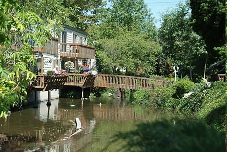 Crystal Shores Apartments in Portland, OR - Building Photo - Building Photo