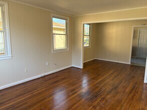 2203 S Benbow Rd in Greensboro, NC - Building Photo - Building Photo