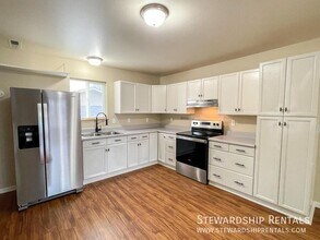 720 Deal St in Junction City, OR - Building Photo - Building Photo