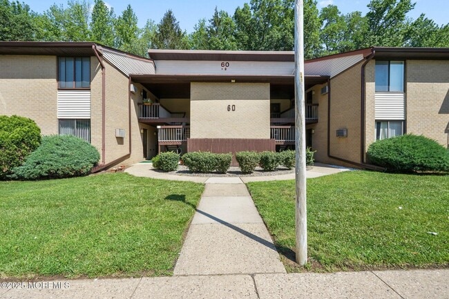 60 Amberly Dr in Englishtown, NJ - Building Photo - Building Photo
