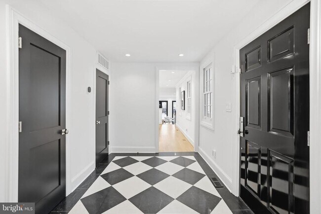 3418 Reservoir Rd NW in Washington, DC - Building Photo - Building Photo