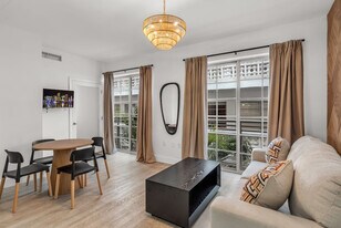 1207 Ocean Dr, Unit SI ID1540493P in Miami Beach, FL - Building Photo