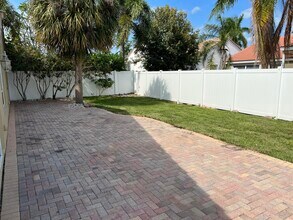 1073 Siena Oaks Cir E in Palm Beach Gardens, FL - Building Photo - Building Photo