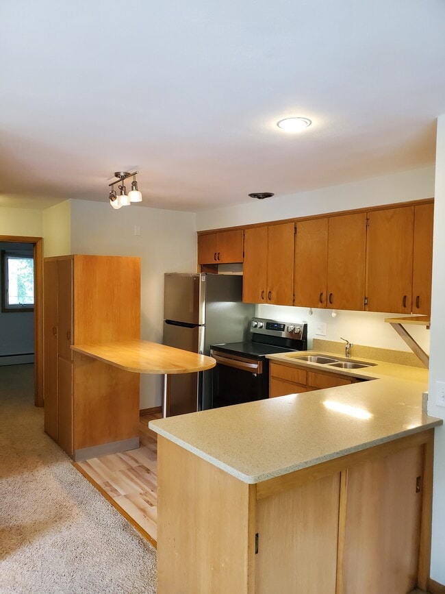 2802 Arbor Dr, Unit 2 in Madison, WI - Building Photo - Building Photo