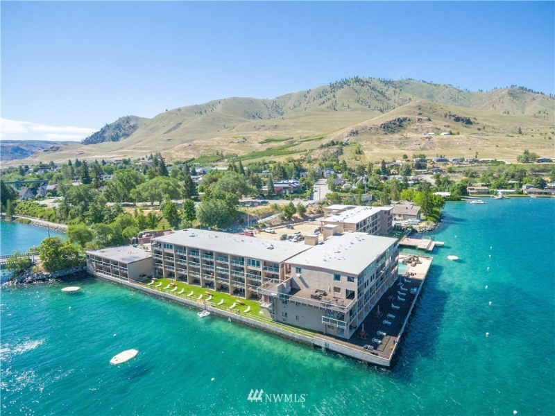 322 W Woodin Ave in Chelan, WA - Building Photo