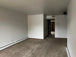 6179 W Cold Spring Rd in Greenfield, WI - Building Photo - Building Photo