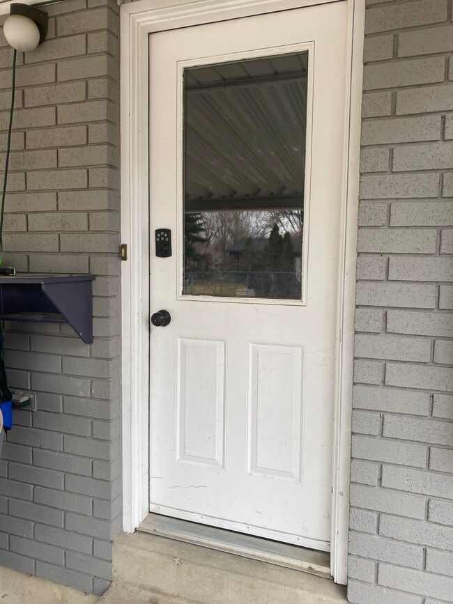 676 E Howard Dr, Unit Basement Apartment in Sandy, UT - Foto de edificio - Building Photo