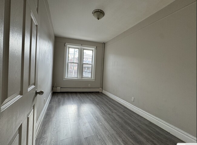 223 Fowler Ave, Unit 3 in Jersey City, NJ - Building Photo - Building Photo