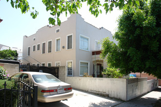 2974 San Marino St in Los Angeles, CA - Building Photo - Building Photo