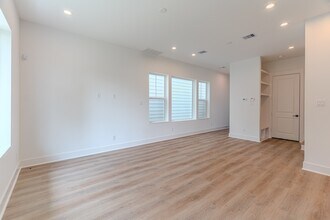7707 Inwood Grv Ln in Houston, TX - Building Photo - Building Photo