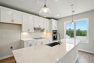 4 Winslow Ln in Grafton, MA - Building Photo - Building Photo