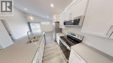 13401-13105 105 St in Grande Prairie, AB - Building Photo - Building Photo