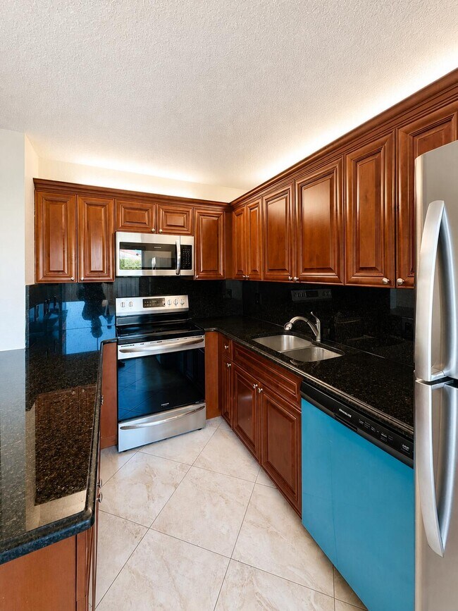 119 Lake Arbor Dr in Palm Springs, FL - Building Photo - Building Photo