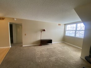 3250 Oneal Cir, Unit J31 in Boulder, CO - Building Photo - Building Photo