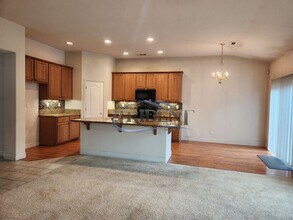 1903 Inez Ct in Yuba City, CA - Foto de edificio - Building Photo